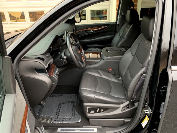 Used-2016-Cadillac-Escalade-Luxury-Collection