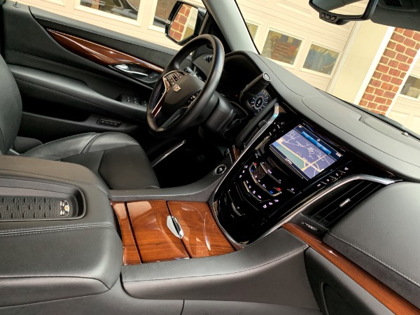 Used-2016-Cadillac-Escalade-Luxury-Collection