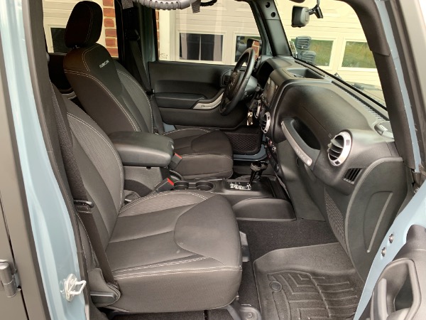 Used-2015-Jeep-Wrangler-Unlimited-Rubicon-JMC-Custom