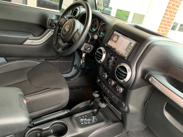 Used-2015-Jeep-Wrangler-Unlimited-Rubicon-JMC-Custom