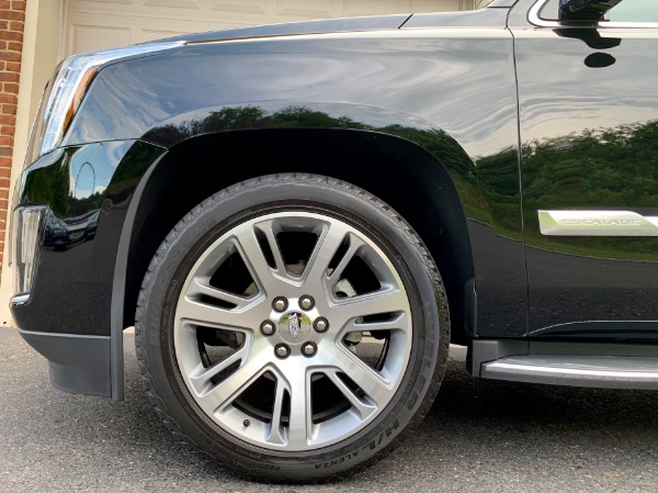 Used-2016-Cadillac-Escalade-Luxury-Collection