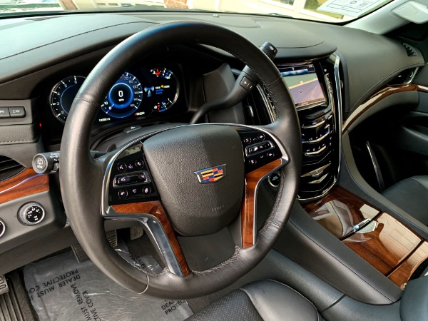 Used-2016-Cadillac-Escalade-Luxury-Collection