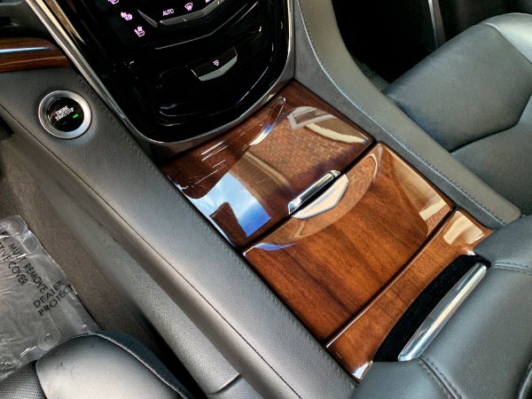 Used-2016-Cadillac-Escalade-Luxury-Collection