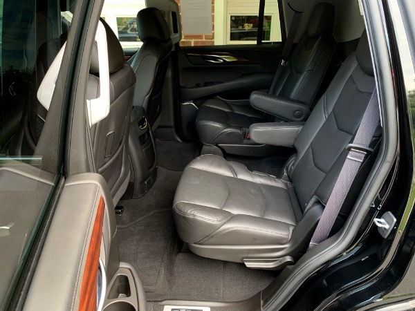 Used-2016-Cadillac-Escalade-Luxury-Collection