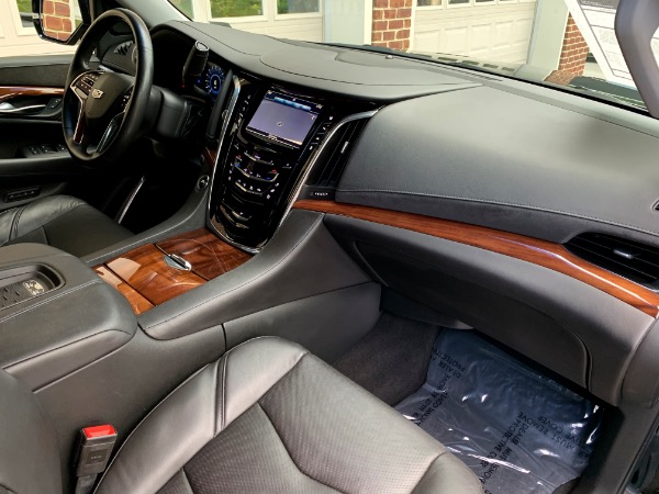 Used-2016-Cadillac-Escalade-Luxury-Collection