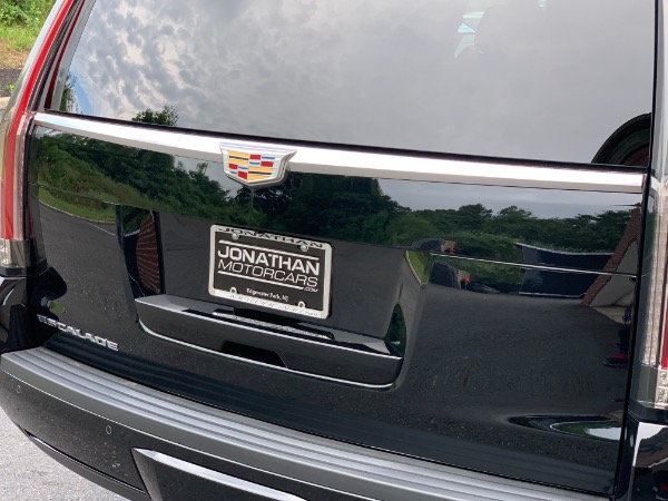 Used-2016-Cadillac-Escalade-Luxury-Collection