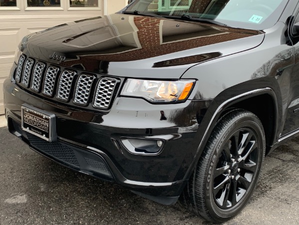 Used-2018-Jeep-Grand-Cherokee-Altitude