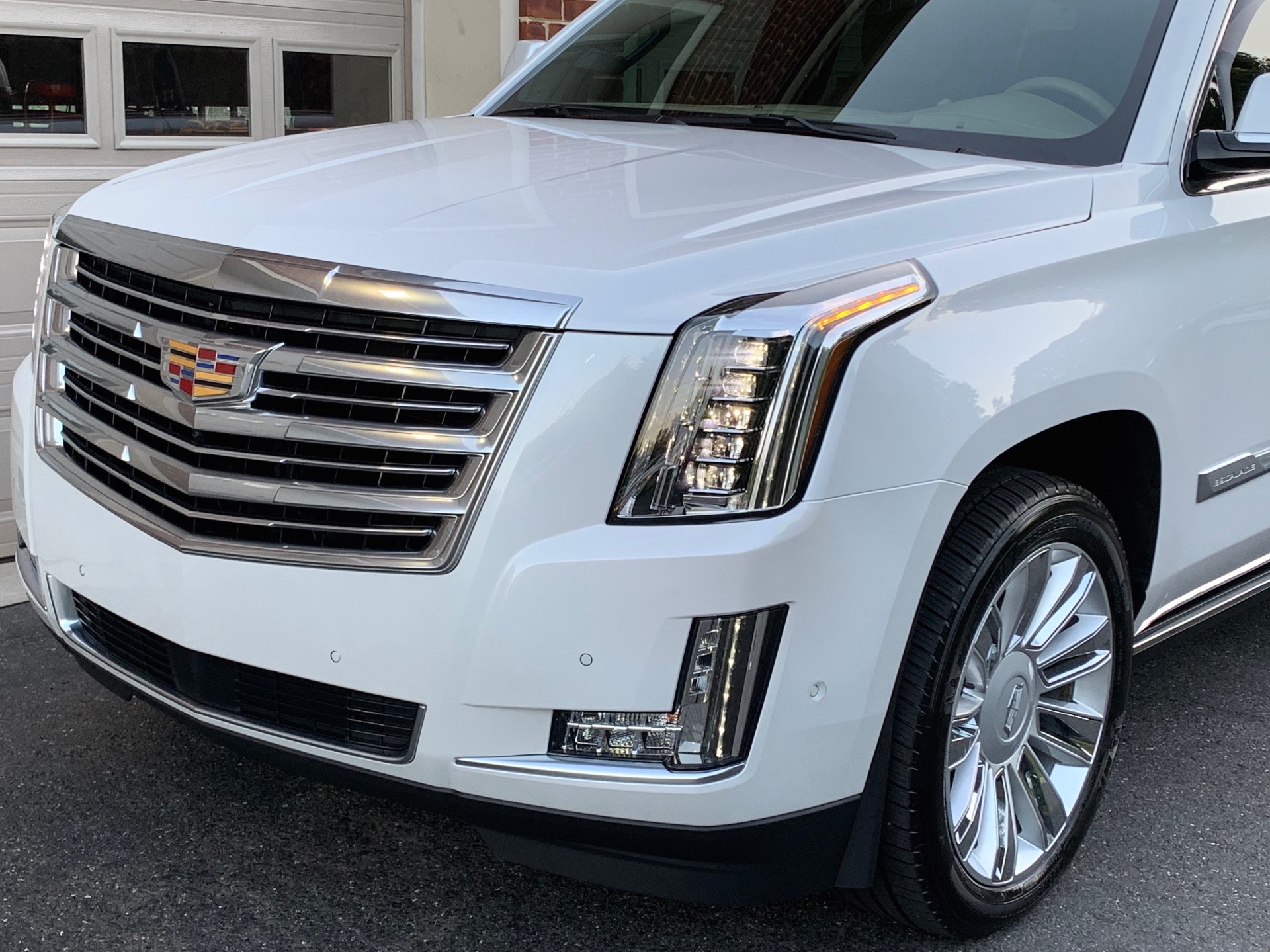 Used-2018-Cadillac-Escalade-Platinum