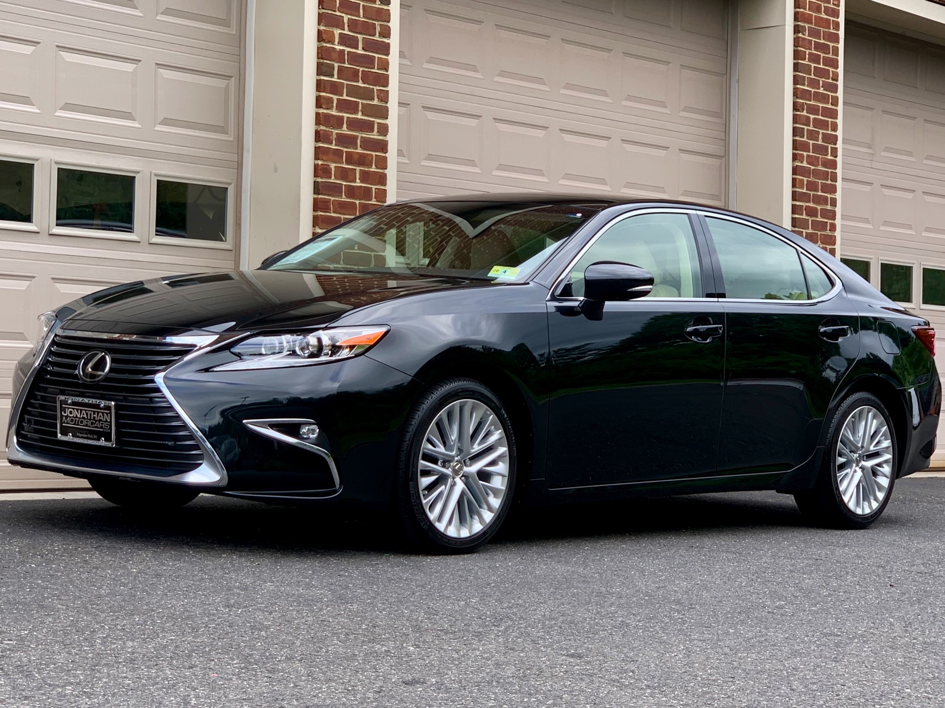 2016 Lexus ES 350 Luxury Stock 223546 for sale near Edgewater Park
