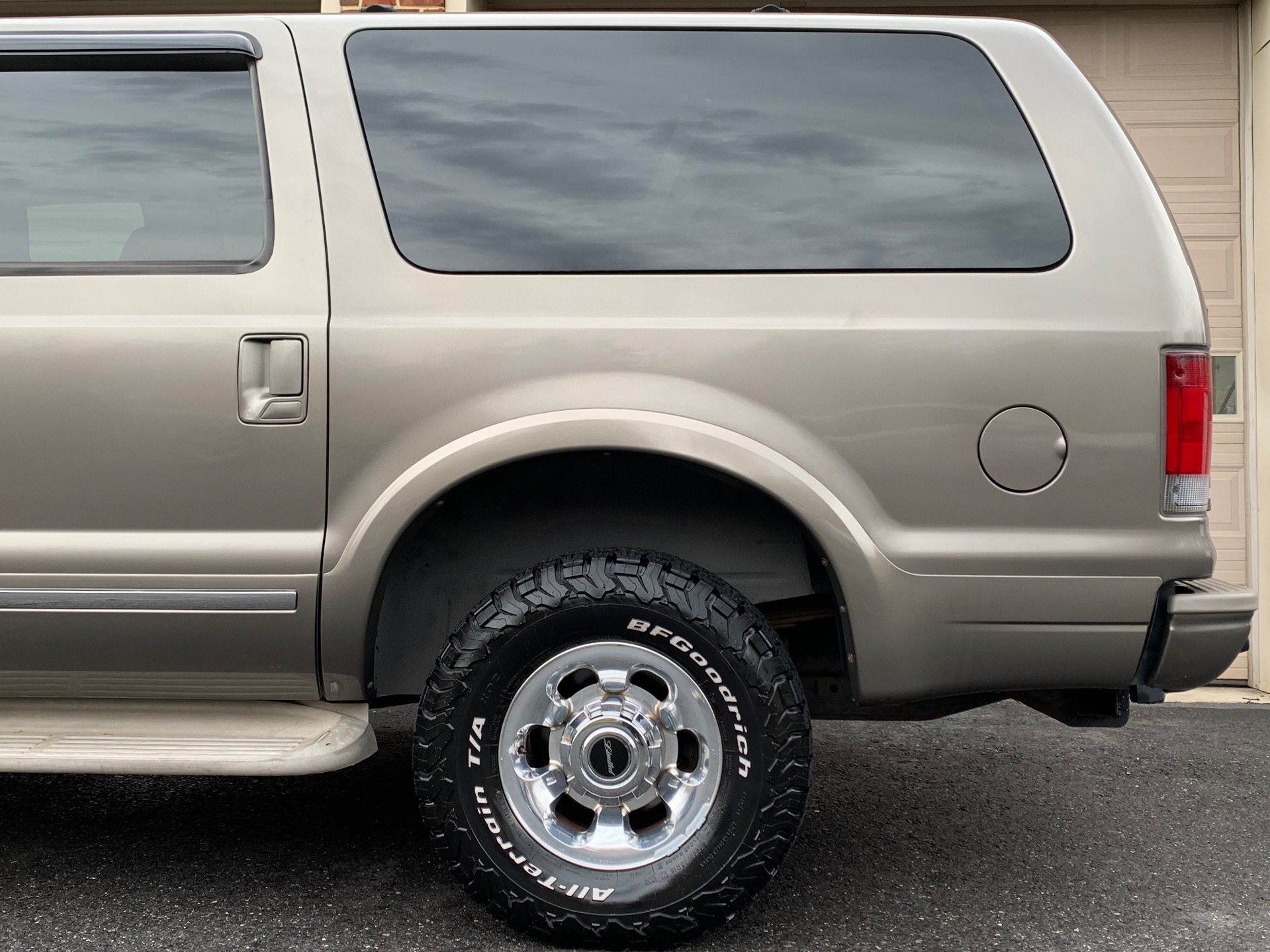 Used-2004-Ford-Excursion-Limited
