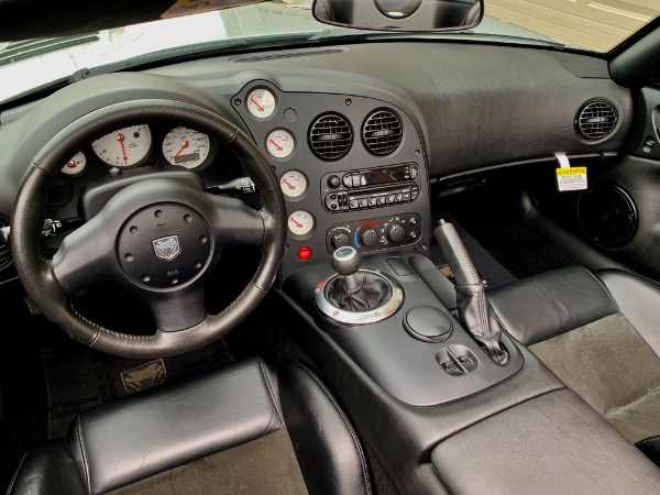 Used-2003-Dodge-Viper-SRT-10