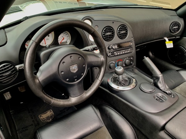 Used-2003-Dodge-Viper-SRT-10