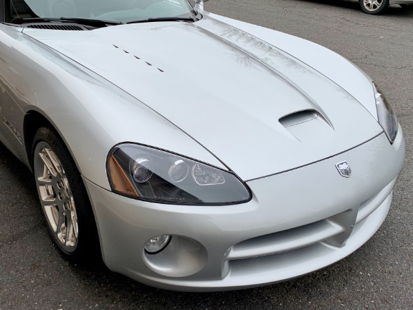 Used-2003-Dodge-Viper-SRT-10