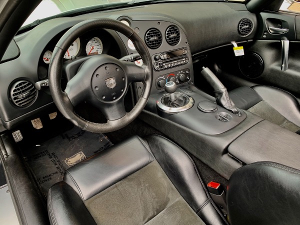 Used-2003-Dodge-Viper-SRT-10