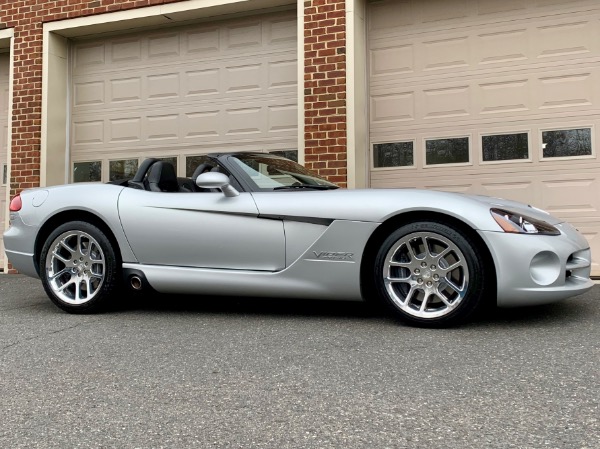 Used-2003-Dodge-Viper-SRT-10