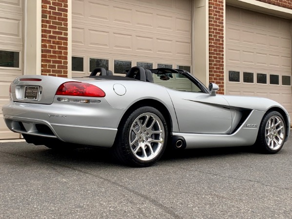 Used-2003-Dodge-Viper-SRT-10