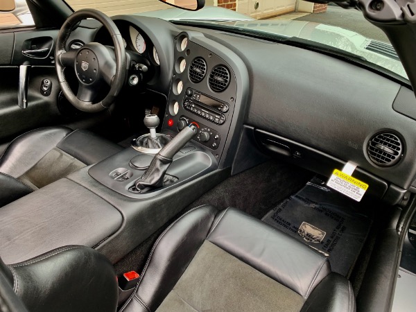 Used-2003-Dodge-Viper-SRT-10