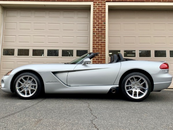 Used-2003-Dodge-Viper-SRT-10