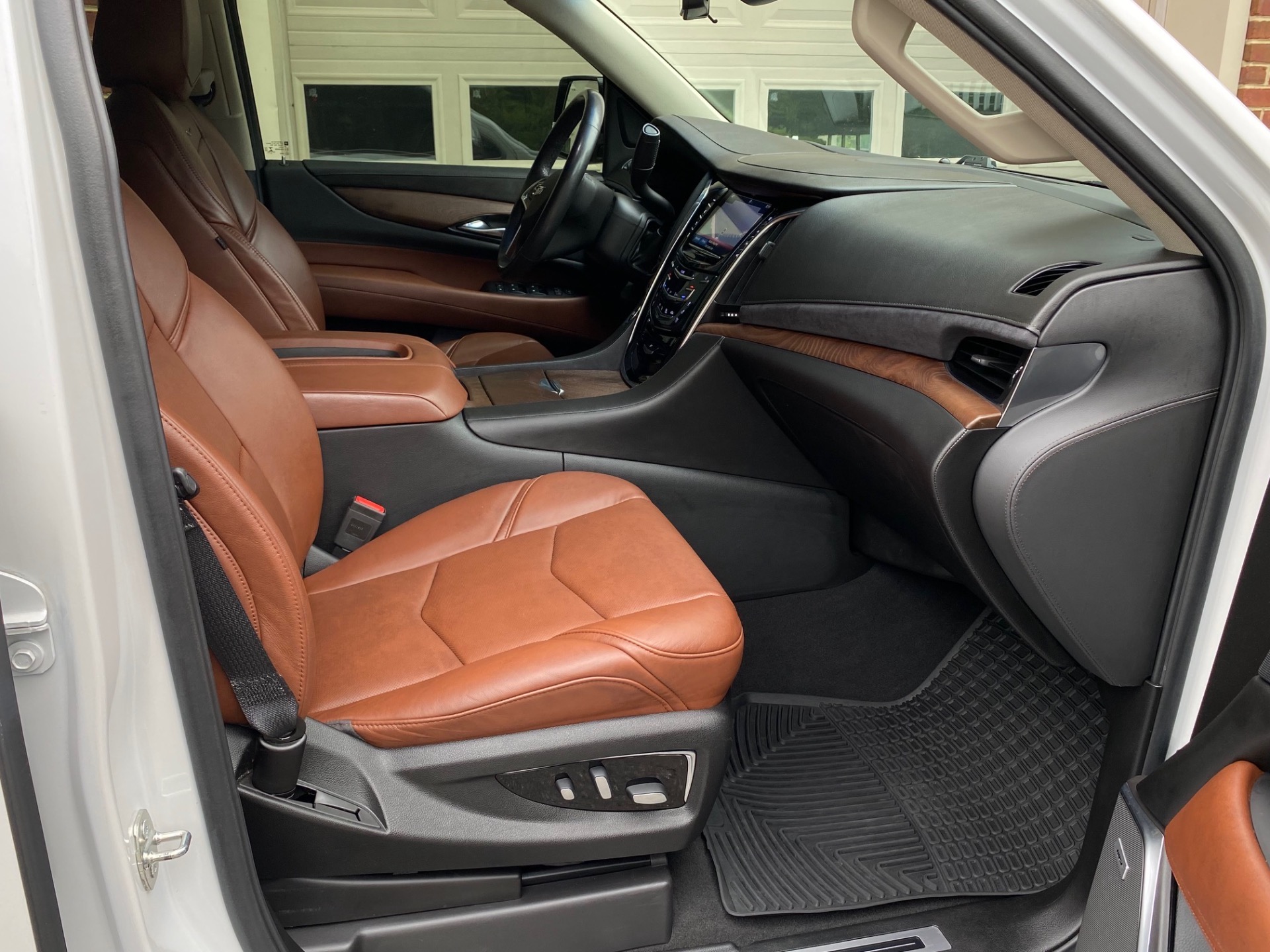 Used-2019-Cadillac-Escalade-ESV-Premium-Luxury