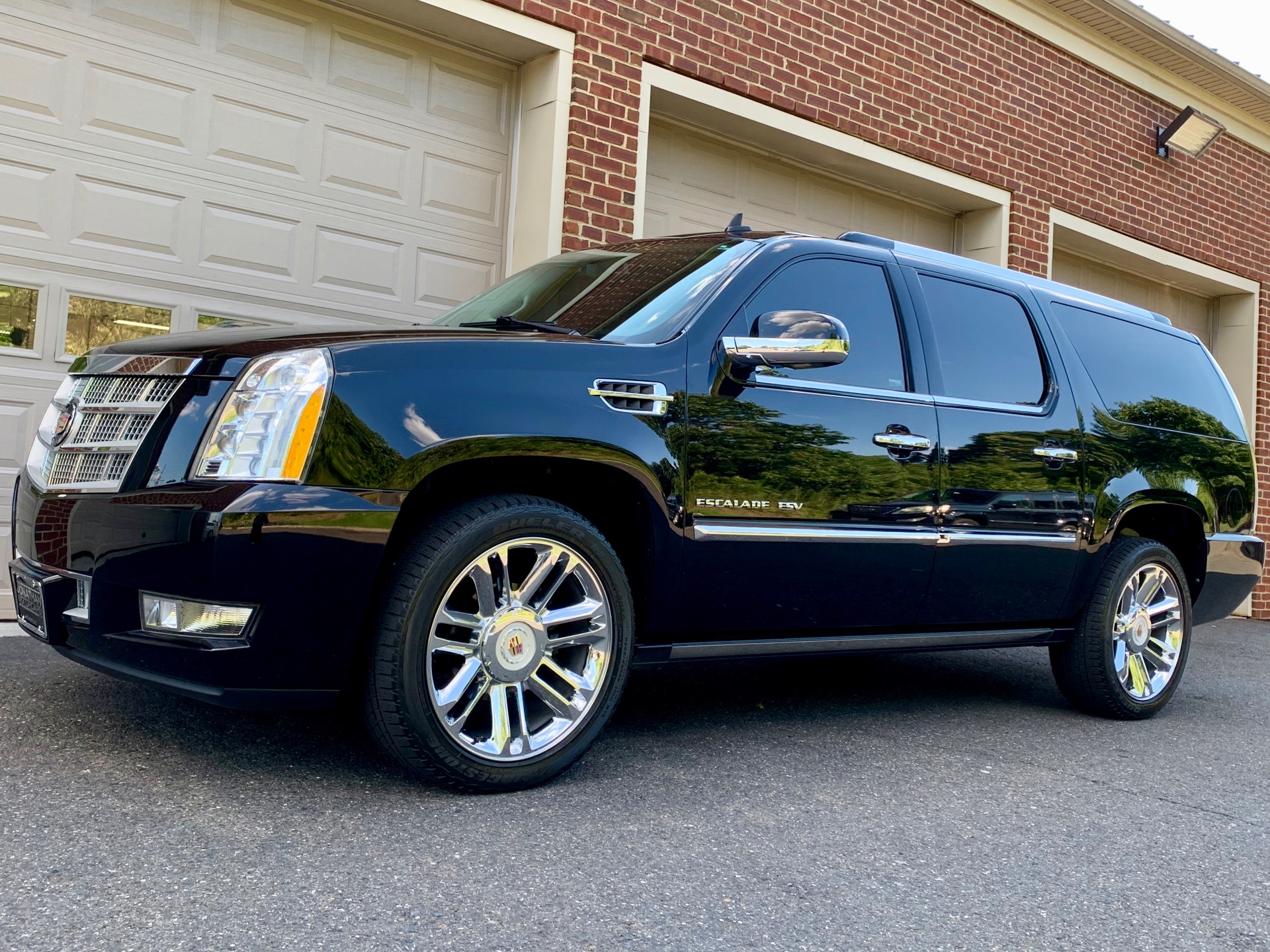 Used-2013-Cadillac-Escalade-ESV-Platinum-Edition