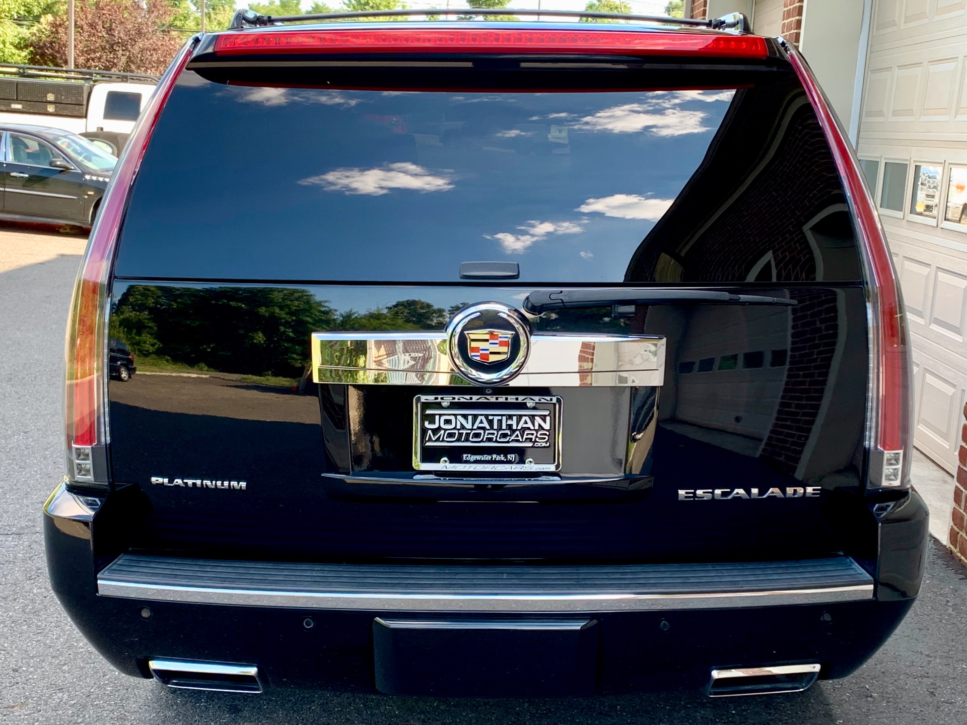 Used-2013-Cadillac-Escalade-ESV-Platinum-Edition
