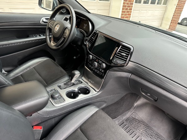 Used-2020-Jeep-Grand-Cherokee-Altitude