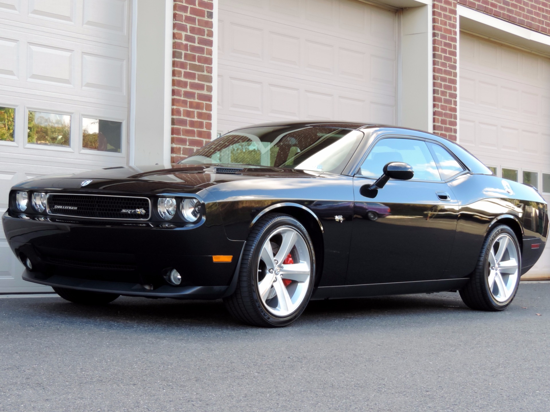 Челленджер цена в россии. Dodge Challenger 2009. Додж Челленджер 2009. Машина Додж Челленджер 2001. Двухдверный dodge Challenger.