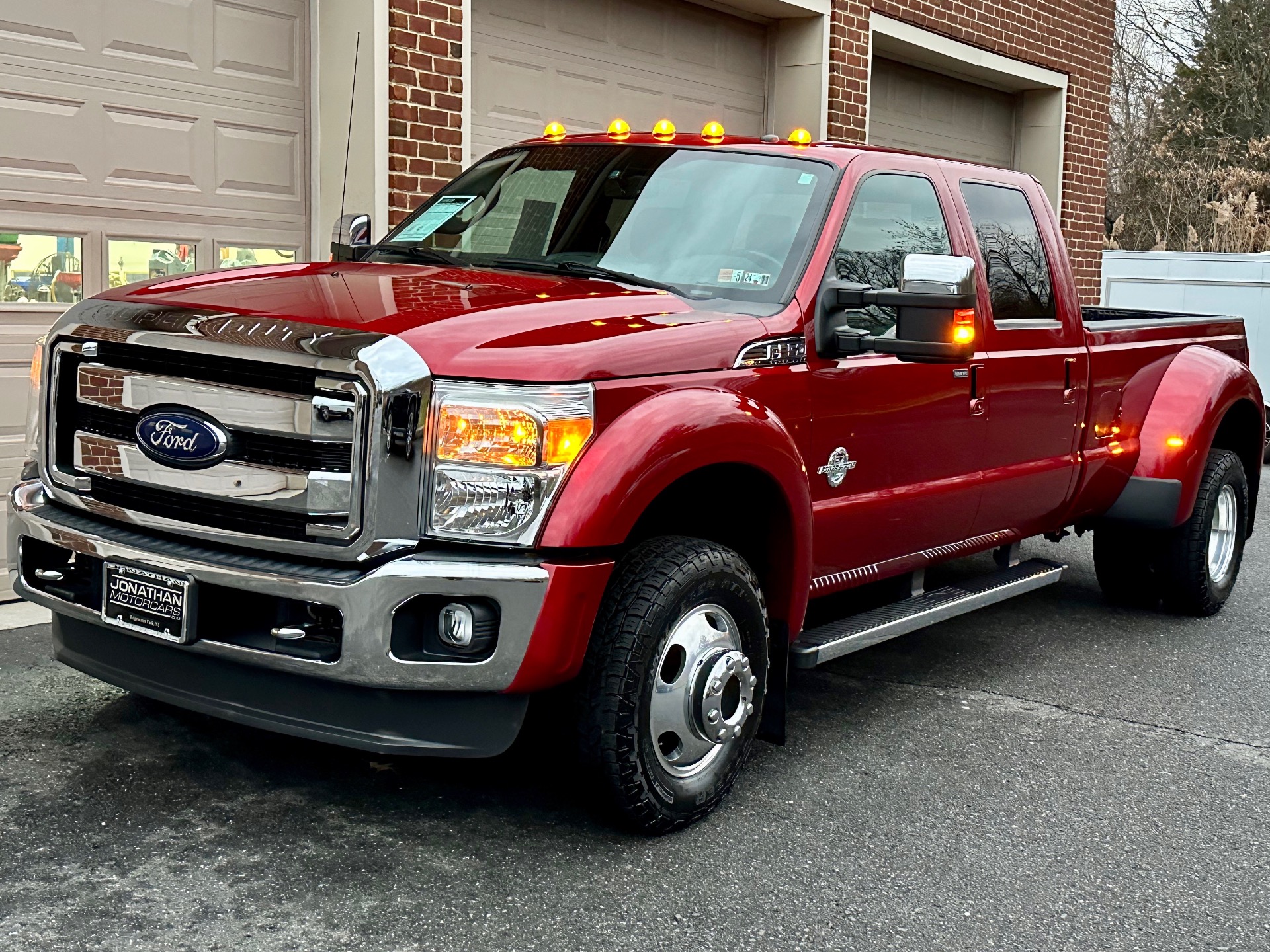 Used-2016-Ford-F-350-Super-Duty-Lariat-DRW