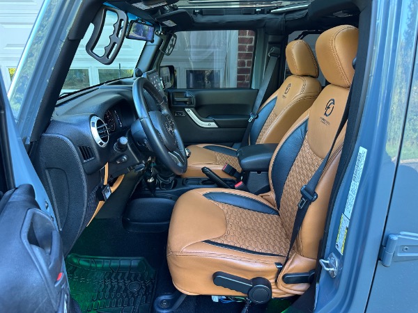 Used-2014-Jeep-Wrangler-Unlimited-Sahara