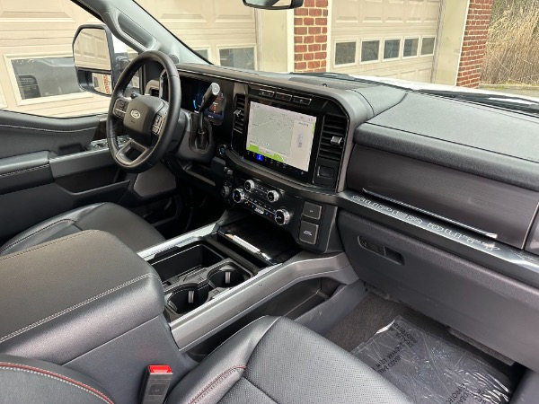 Used-2023-Ford-F-250-Super-Duty-Lariat-Diesel