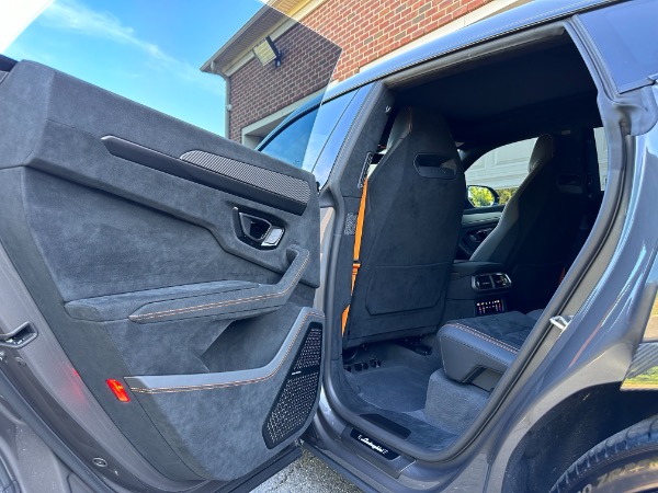 Used-2023-Lamborghini-Urus-Performante