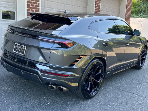 Used-2023-Lamborghini-Urus-Performante