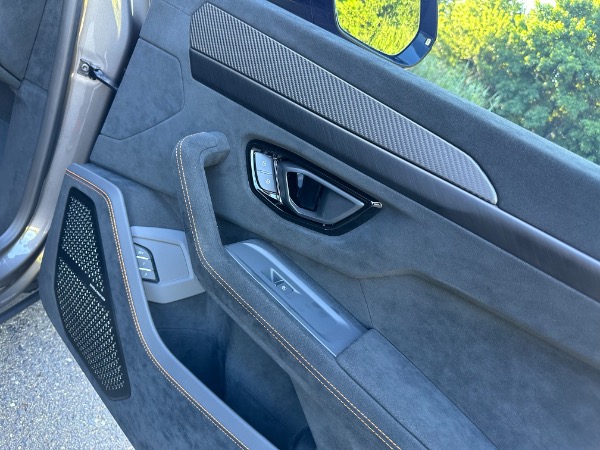 Used-2023-Lamborghini-Urus-Performante