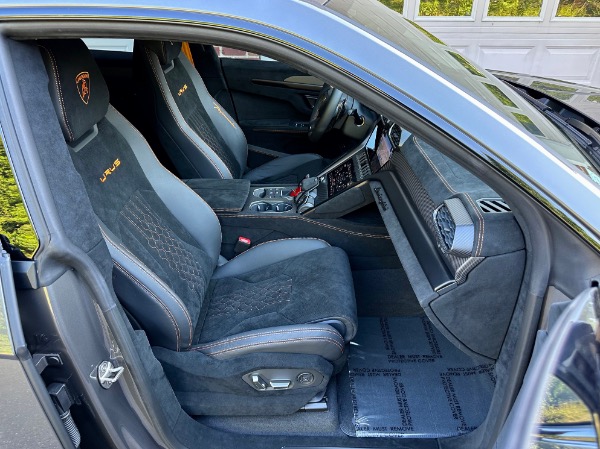 Used-2023-Lamborghini-Urus-Performante