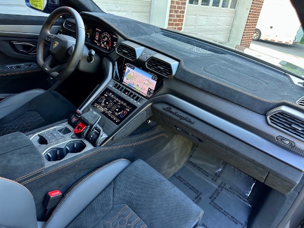 Used-2023-Lamborghini-Urus-Performante