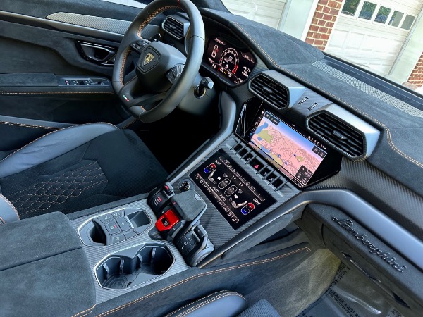 Used-2023-Lamborghini-Urus-Performante
