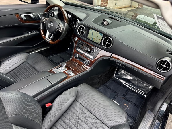 Used-2015-Mercedes-Benz-SL-Class-SL-550
