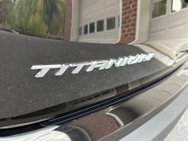 Used-2023-Ford-Edge-Titanium
