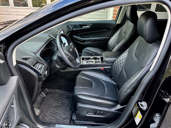 Used-2023-Ford-Edge-Titanium