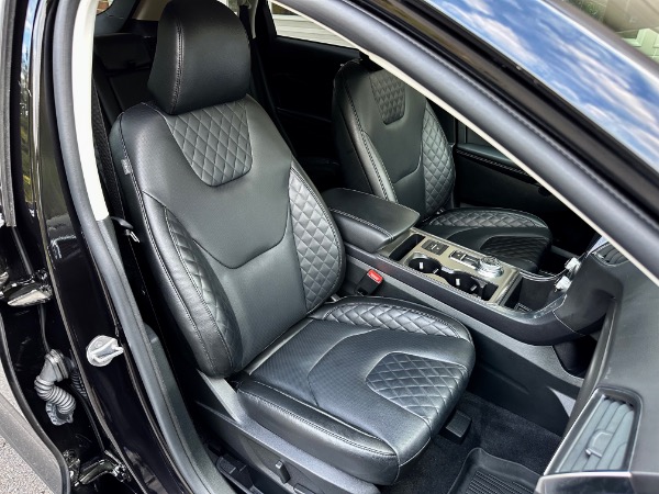 Used-2023-Ford-Edge-Titanium