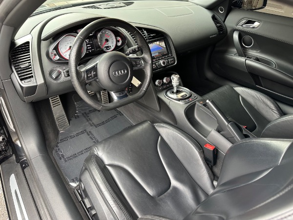 Used-2011-Audi-R8-52-quattro-Spyder