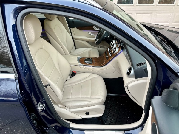 Used-2022-Mercedes-Benz-GLC-GLC-300-4MATIC
