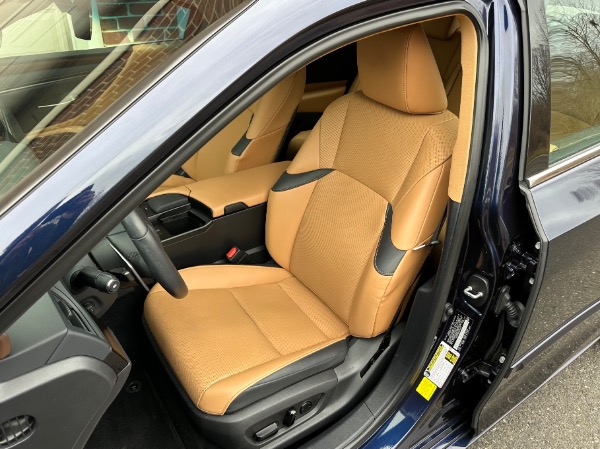Used-2022-Lexus-ES-350-Premium