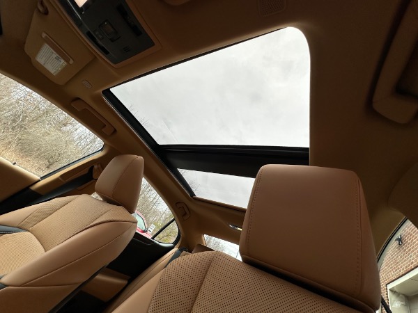 Used-2022-Lexus-ES-350-Premium