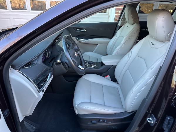 Used-2021-Cadillac-XT4-Premium-Luxury