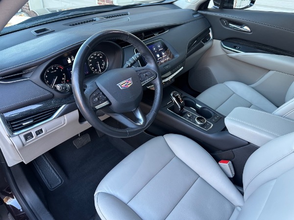Used-2021-Cadillac-XT4-Premium-Luxury
