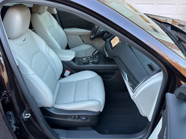 Used-2021-Cadillac-XT4-Premium-Luxury