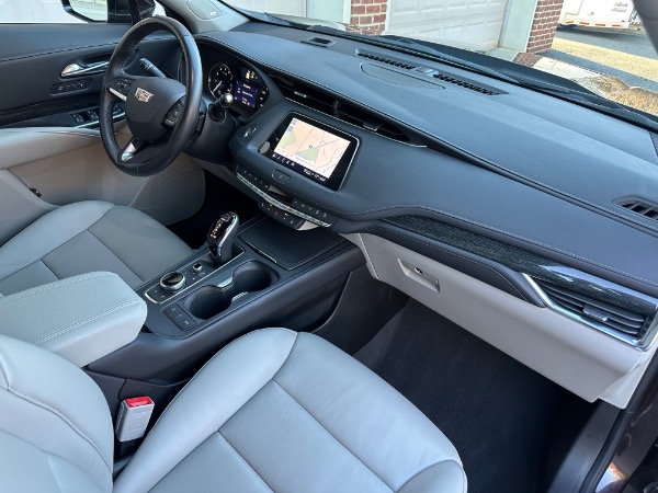 Used-2021-Cadillac-XT4-Premium-Luxury