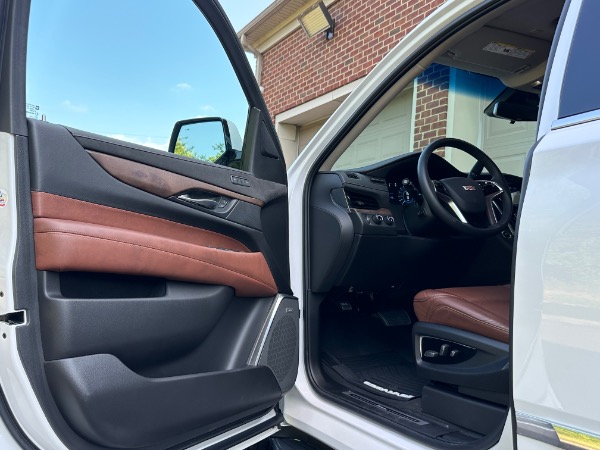 Used-2018-Cadillac-Escalade-Luxury