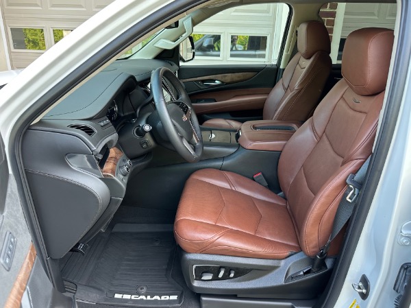 Used-2018-Cadillac-Escalade-Luxury